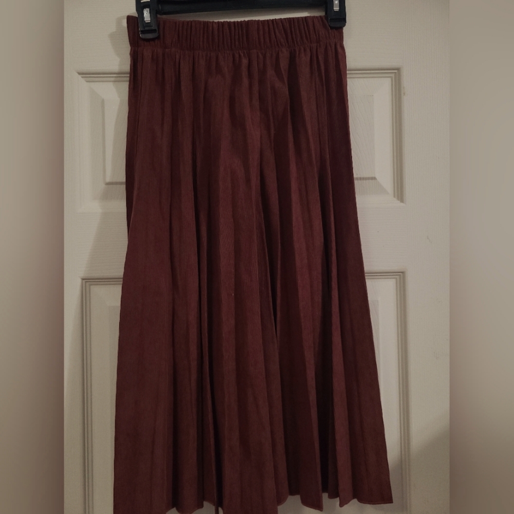 Ladies corduroy pleated skirt Rust color Sz Small